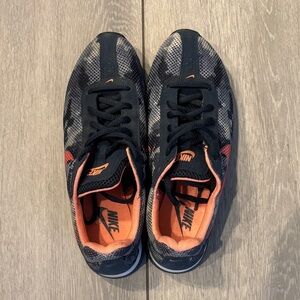 Nike Women's Little Runner Sneakers Size 7